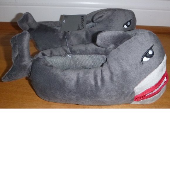 Boys Girls Plush Gray Shark Slippers with Zipper Mouth Size L/XL 3/4 NWT - Picture 2 of 4